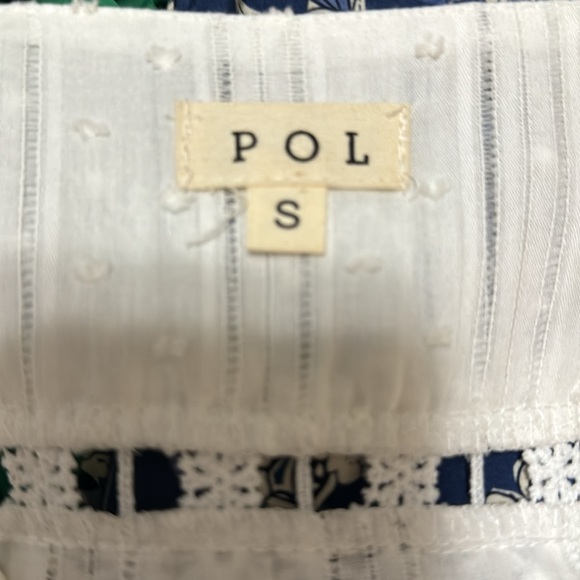 Beautiful eyelet top. Gorgeous detail. - Picture 4 of 6